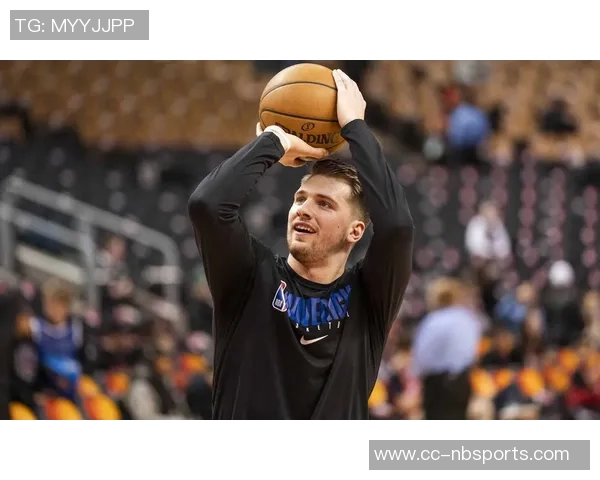 弗莱对艾顿发声:学习莱夫利和东契奇的传球技巧提升自己 弗莱对艾顿发声:学习莱夫利和东契奇的传球技巧提升自己