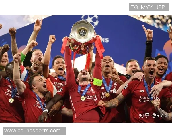 德里欧赛后高举欧冠MVP奖杯庆祝对利物浦的精彩表现与进球荣耀 德里欧赛后高举欧冠MVP奖杯庆祝对利物浦的精彩表现与进球荣耀