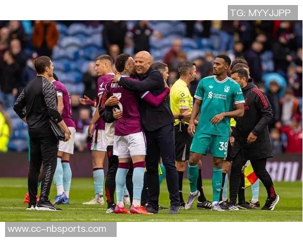 迪福分析认为埃基蒂克更适合担任红军9号位超越伊萨克