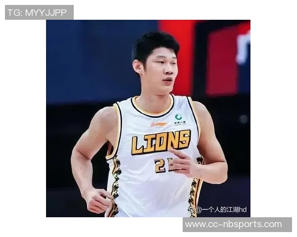 胡金秋半场表现出色6投4中贡献8分2篮板助力球队稳定发挥